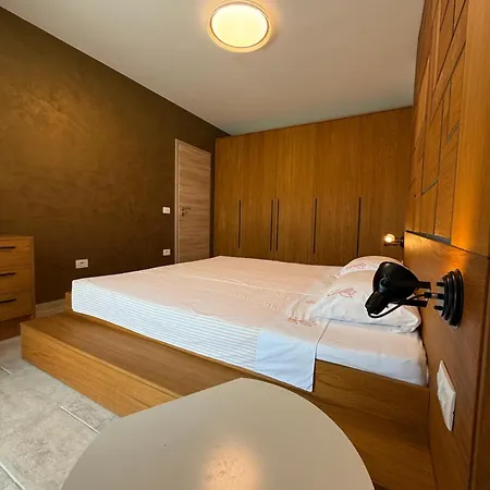 Oblak Apartment