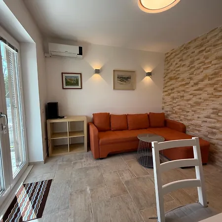 Oblak Apartment